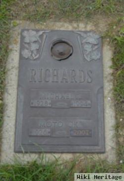 Michael R Richards