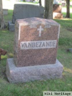 Elizabeth Vandezande