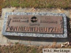 Chris Van Nieuwenhuyzen