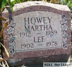 Lee E Howey