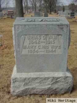 Urias Divan