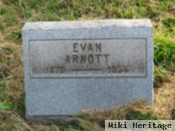 Evan Arnott