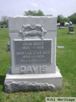 Martha J Davis