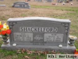 Robert L Shackleford