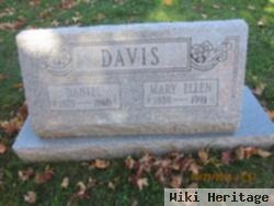 Daniel Davis