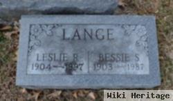 Leslie R Lange