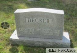 Oscar E Decker