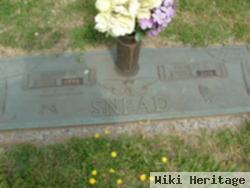 Doris E Snead