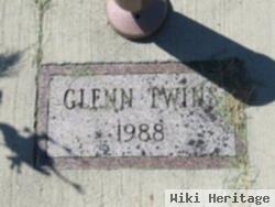 Infant Twin Glenn