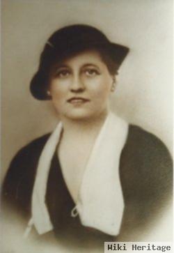 Elenora Von Behren Preto