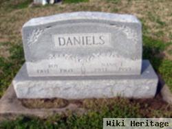 Nanie E Knauss Daniels