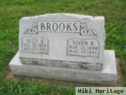 Vivan R Brooks