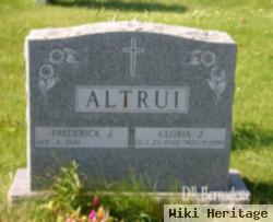 Gloria J Altrui