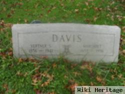 Vertner S Davis