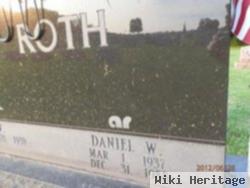 Daniel W Roth