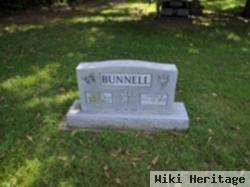 Linda L Bunnell