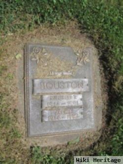 Mildred T Houston