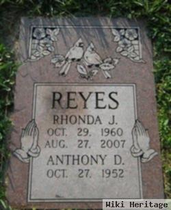 Rhonda J Reyes