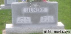 Estal E Huneke