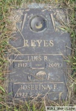 Luis R Reyes