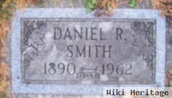 Daniel R Smith