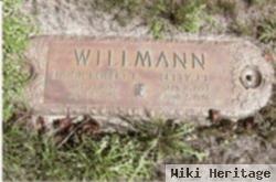 Robert E Willmann