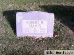 Robert R Davis