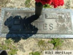 Mettie R Miles